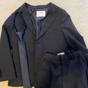 Zara boys Navy size 7 blazer and pants with blue polka dot tie. Worn twice.